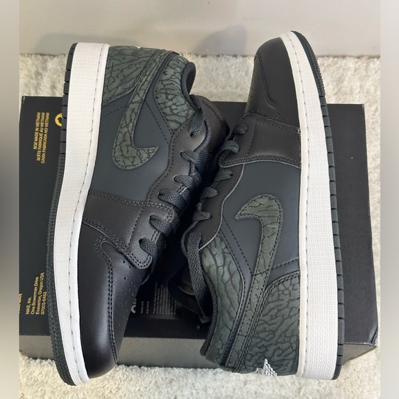 Jordan Women's Sneakers Black and Gray - Picture 5 of 13